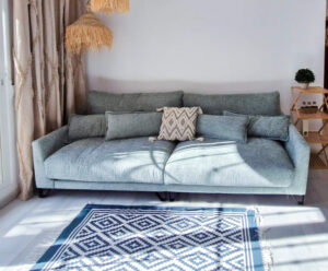 Salon z sofą – Apartament 2